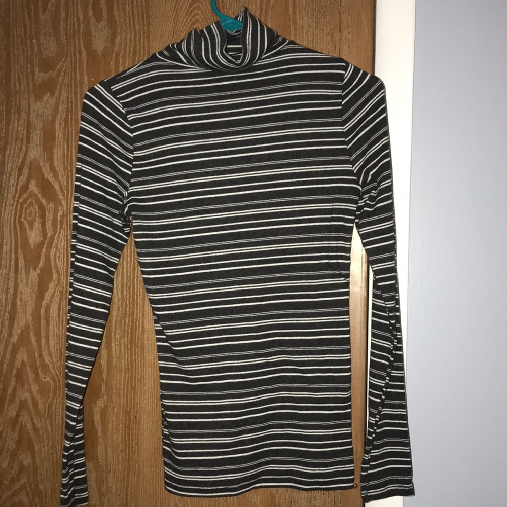 Turtleneck long sleeve shirt